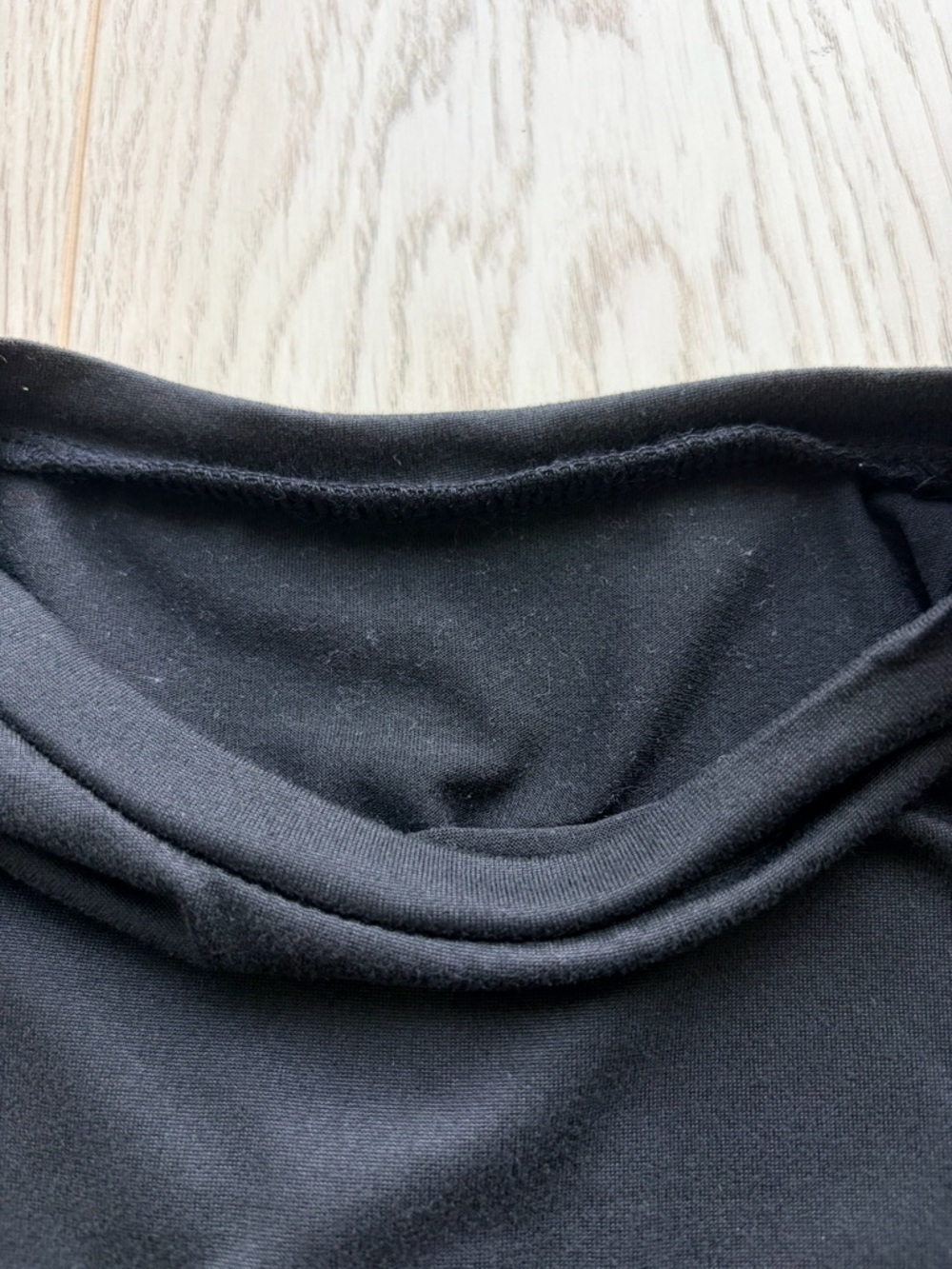 Black Long Sleeve Crop Top Size XS Crew Neck Fitted Basic Essential Tee - Picture 3 of 4